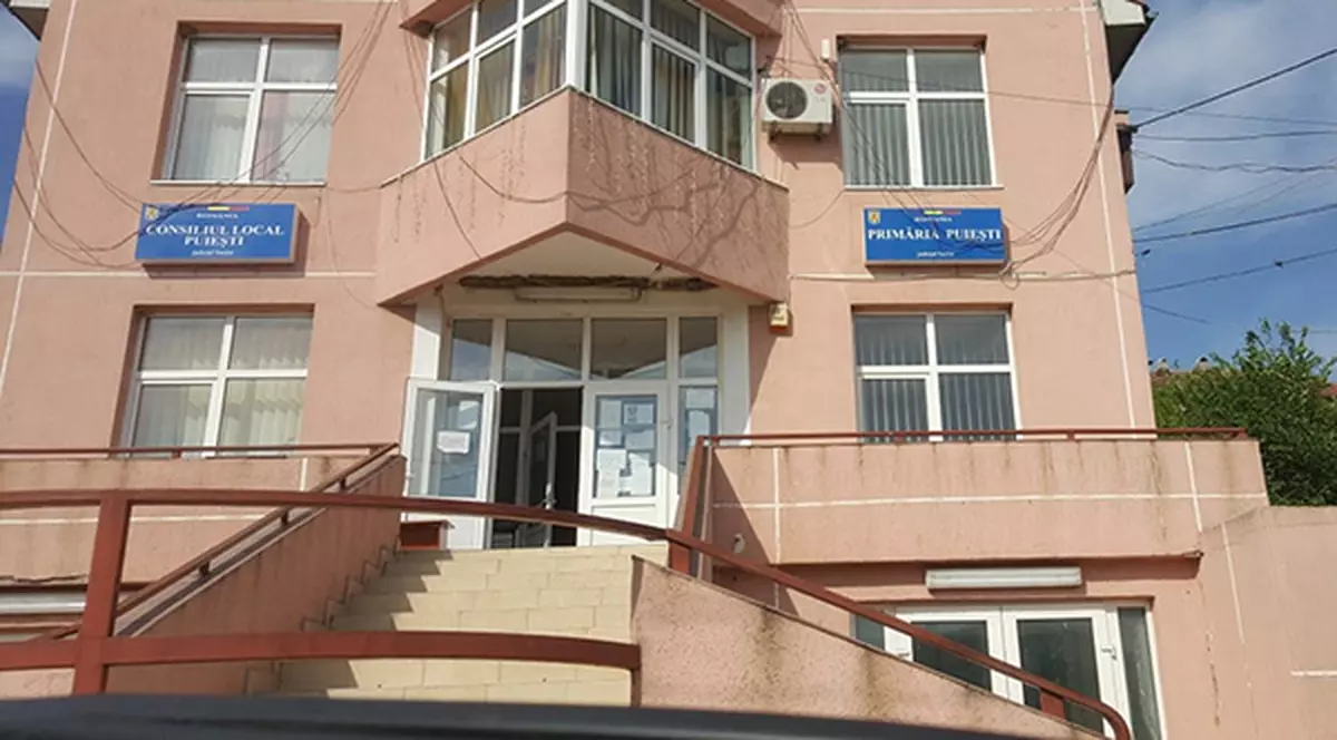 Petrecere în Primăria Puiești, în timpul epidemiei la ziua doamnei Greșală