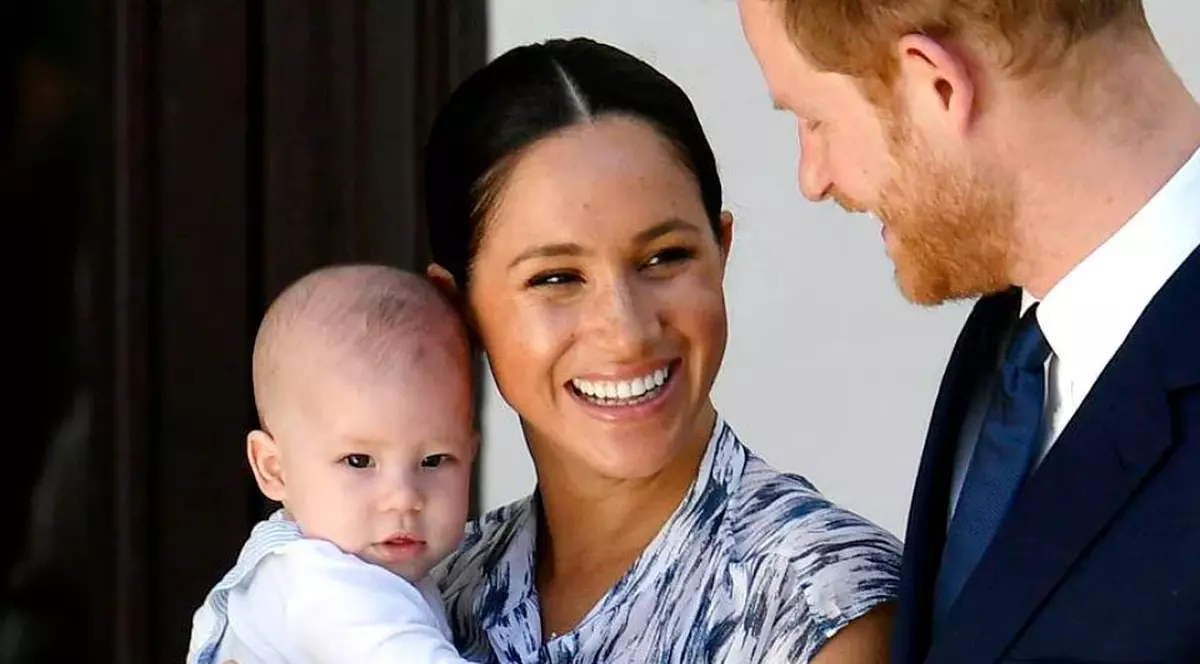 VIDEO | Meghan Markle și Prințul Harry au sărbătorit prima zi de naștere a fiului lor Archie