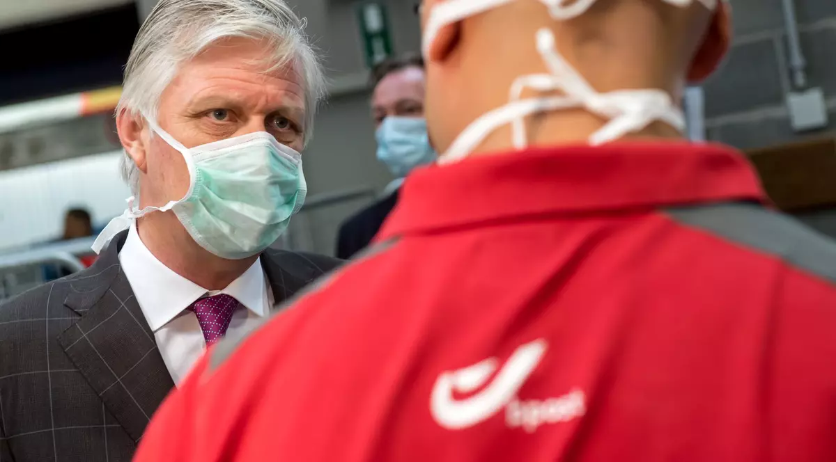 Regele Filip al Belgiei, în vizită la magazinele din centrul capitalei Bruxelles. Cine e garda de corp a familiei regale