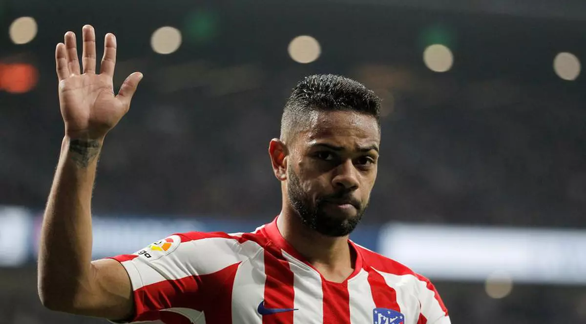 Panică la Atletico Madrid. Renan Lodi a fost depistat cu coronavirus