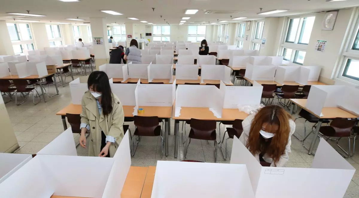 Când ar fi sigur să redeschidem școlile? Ce aflăm din experiența altor țări