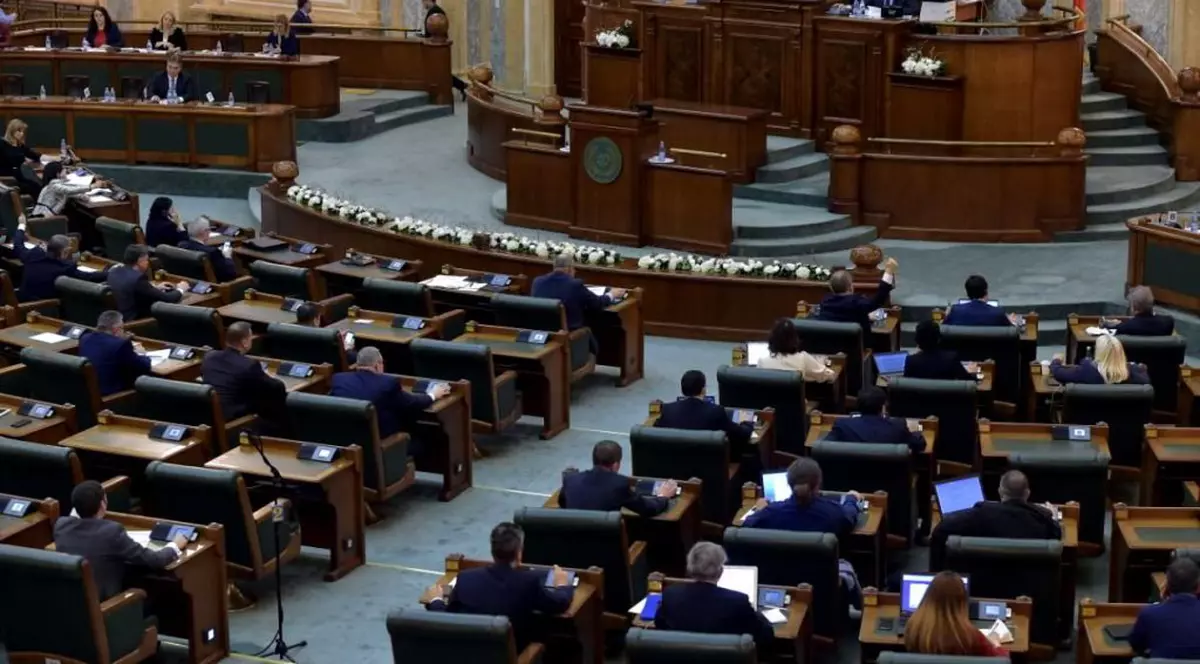 VIDEO Gafă în lanț în legea privind starea de alertă: Persoanele vulnerabile, confundate cu apicultorii. Trei instituţii nu au sesizat eroarea, iar senatorii chiar au votat-o așa