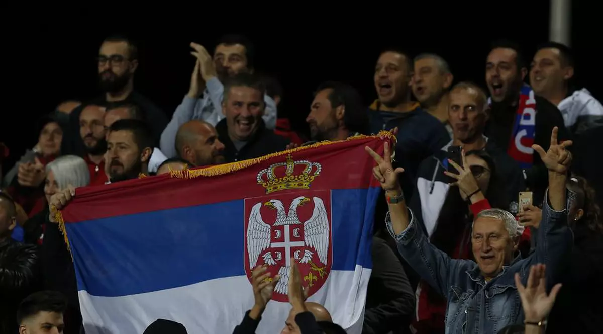 Fanii sârbi vor putea asista la meciuri de fotbal de la 1 iunie. Trebuie să respecte distanţarea socială