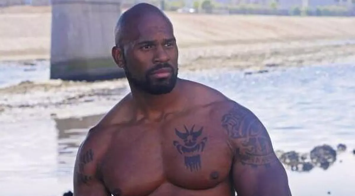 Un luptător a dispărut în timp ce înota cu fiul său. A fost căutat trei ore, dar nu i s-a dat de urmă