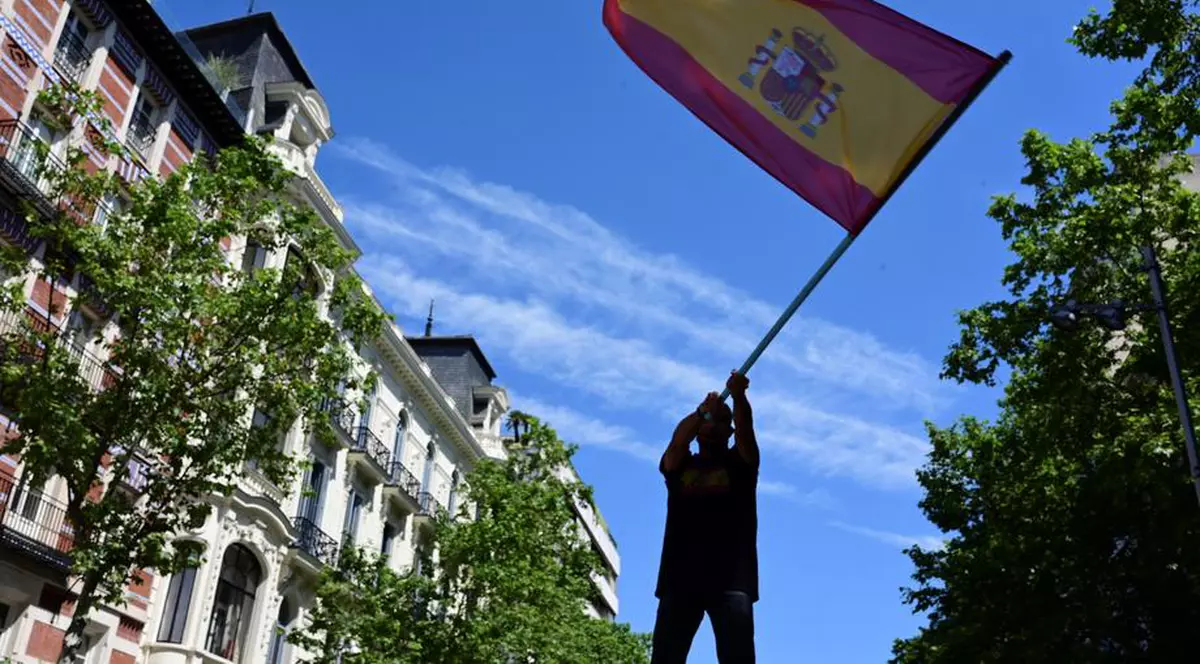 Ministrul economiei din Spania promite că va majora salariul minim