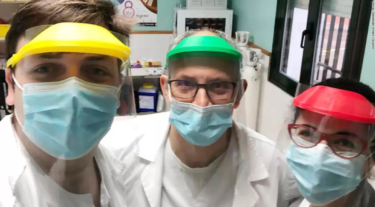 Cum și-a salvat un medic spaniol pacientul de 79 de ani testat de cinci ori la rând pozitiv la coronavirus. Mii de oameni i-au venit în ajutor: ”Acest tip de asistență e ca un medicament pentru Pedro”