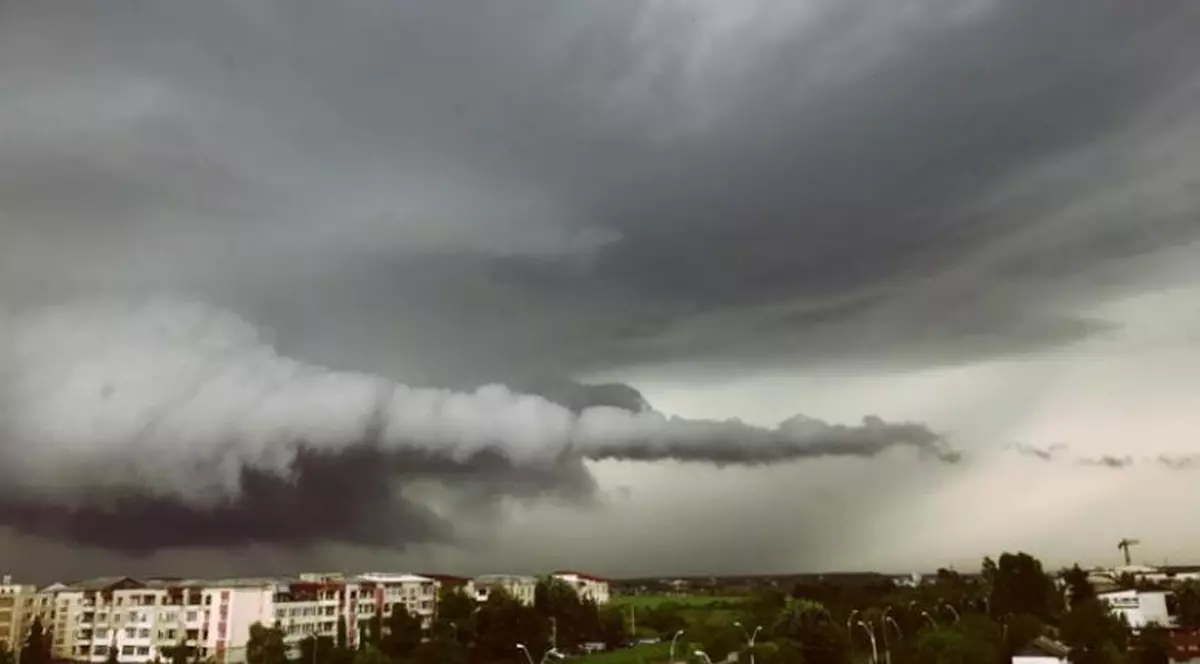 Urmează sezonul tornadelor în România. Ce zone sunt lovite frecvent