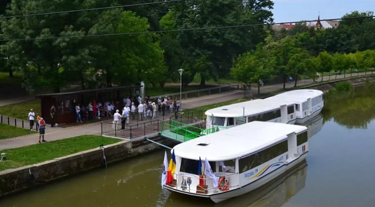 Transportul public şi de agrement pe Canalul Bega se reia de sâmbătă. Află în ce condiții