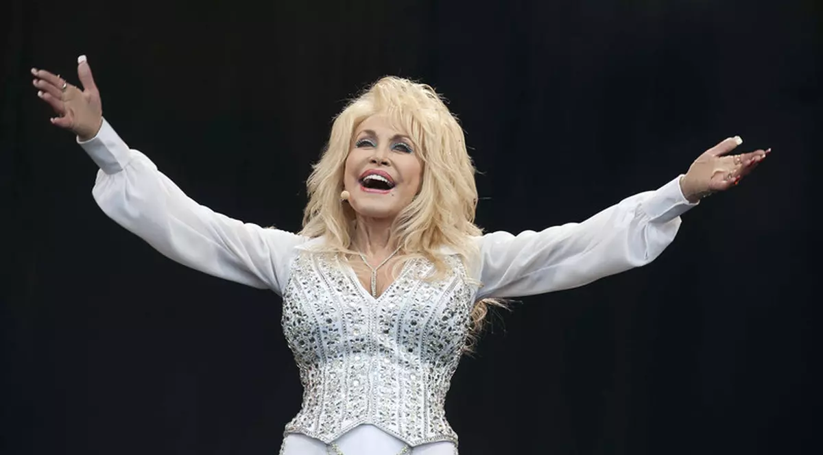 Veterana cântăreață Dolly Parton a lansat o piesă emoționantă despre criza coronavirusului. Mesajul artistei