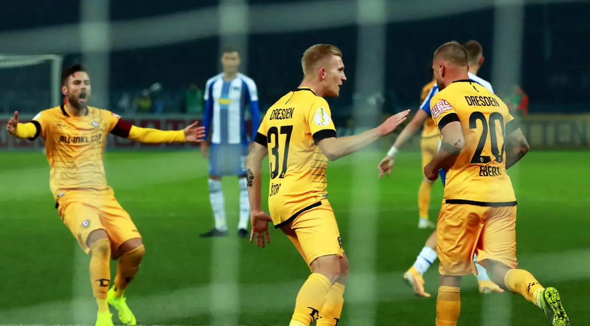 Dynamo Dresda nu poate lua startul în liga a doua germană, după ce doi jucători au fost testați pozitiv cu coronavirus. Șeful Ligii Profesioniste: ”Nu dăm înapoi, încheiem sezonul”