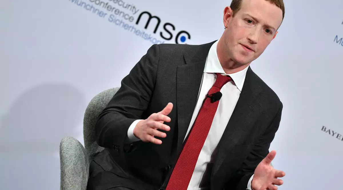 Schimbări pe termen lung la Facebook. Mark Zuckerberg: “Jumătate dintre angajaţi vor lucra de la distanţă până în 2030”