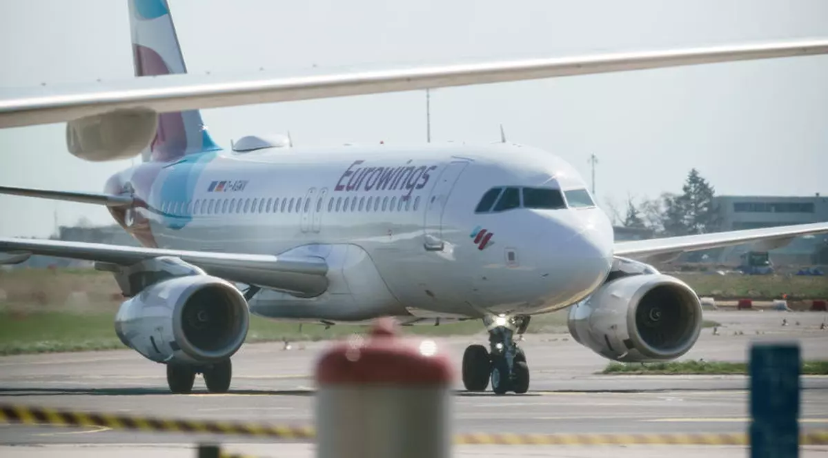 O companie aeriană a reluat zborurile către Italia, dar primul avion s-a întors în Germania, din cauză că aeroportul era închis