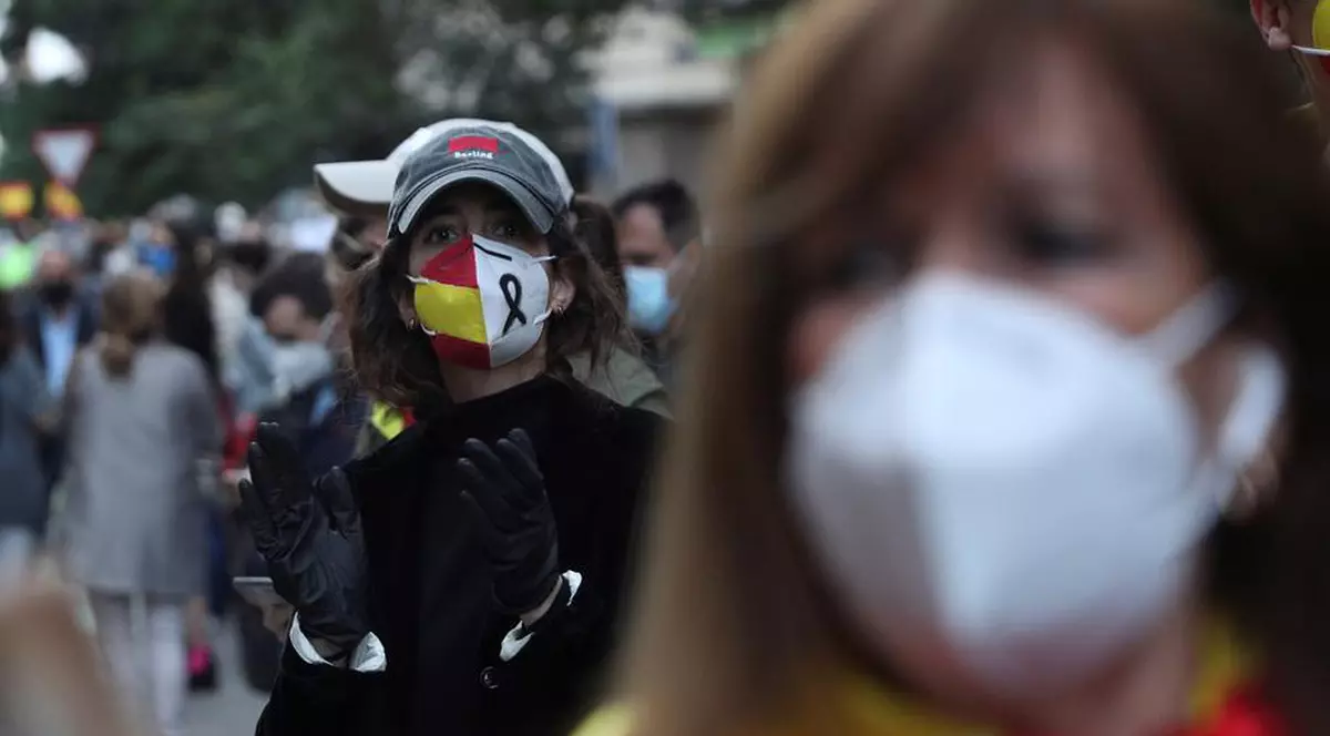 Masca de protecție va fi obligatorie și pe stradă în Spania, unde distanța socială nu poate fi respectată