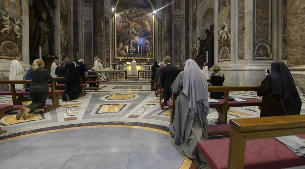 Papa Francisc a oficiat azi prima slujbă publică după o pauză de două luni