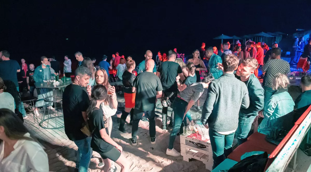 Ultimele măsuri luate de Ministerul de Interne. Efective mărite în zonele aglomerate. Mai mulți polițiști, trimiși pe litoral. Ce sancțiuni se anunță