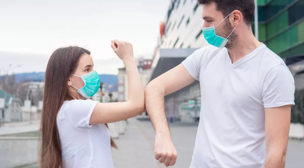 Cât timp sunt bolnavii de coronavirus contagioși - sau de ce un test pozitiv nu înseamnă neapărat că virusul poate fi dat mai departe