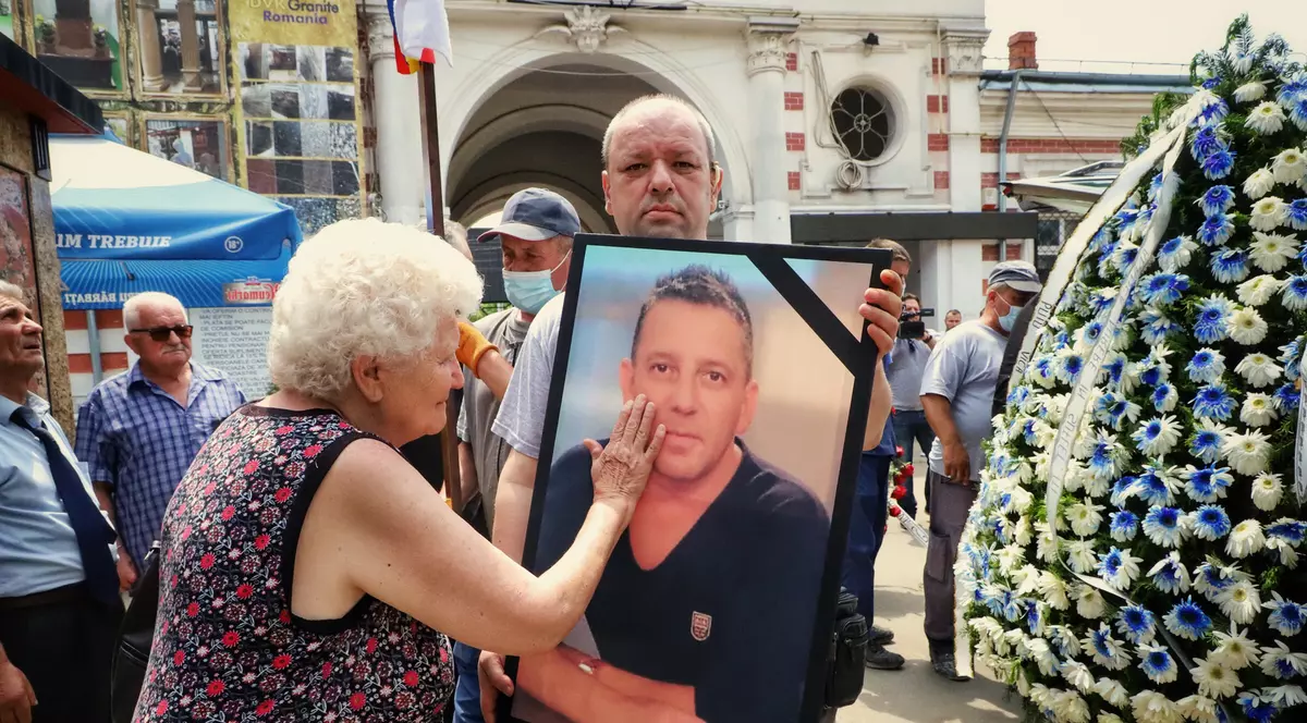 Costin Mărculescu a fost înmormântat astăzi. Zeci de persoane au fost prezente la funeralii FOTO: Eli Driu