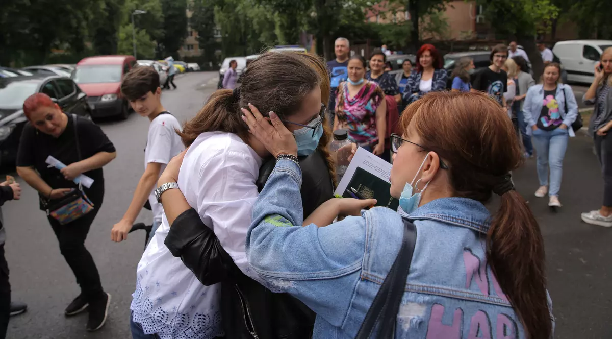 Evaluarea Națională | Testarea la română, emoții mai mari pentru părinți decât pentru copii: ”A fost ușor, mă aștept la notă mare”