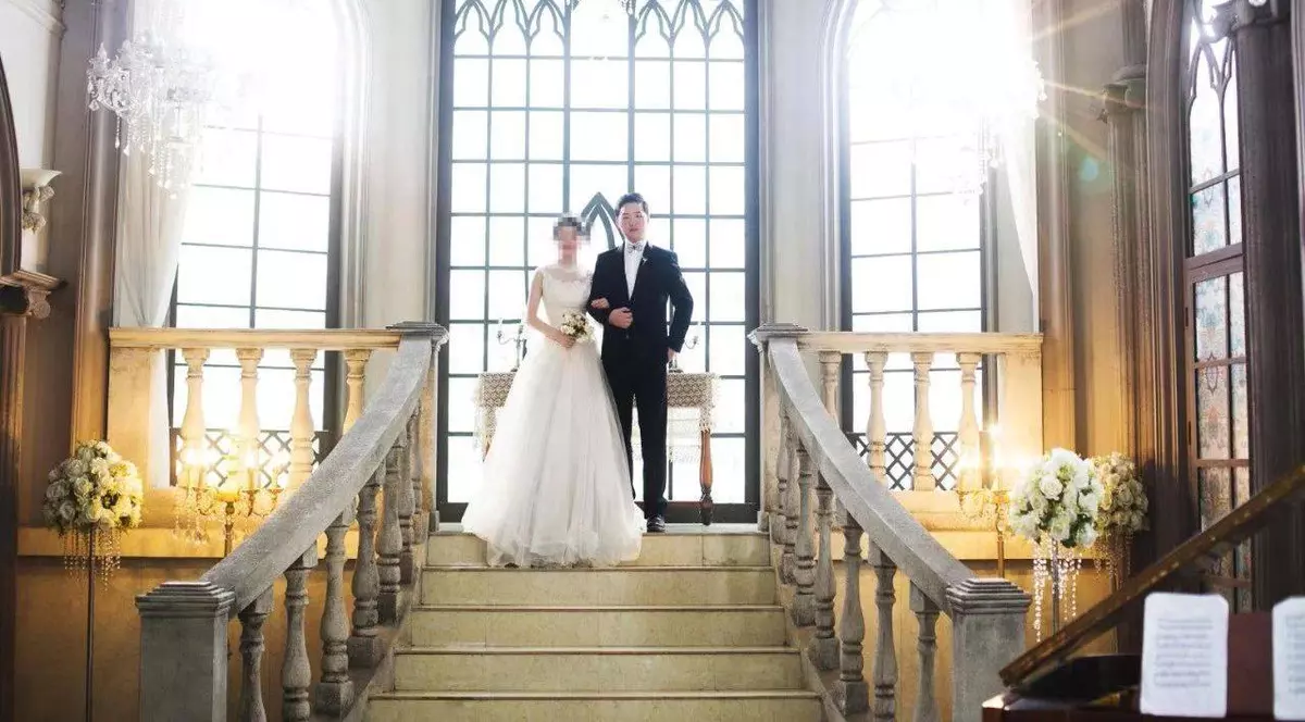 Medicul chinez care și-a amânat nunta ca să lupte cu pandemia și a fost răpus de COVID a devenit tată după moarte. Logodnica lui a născut o fetiță