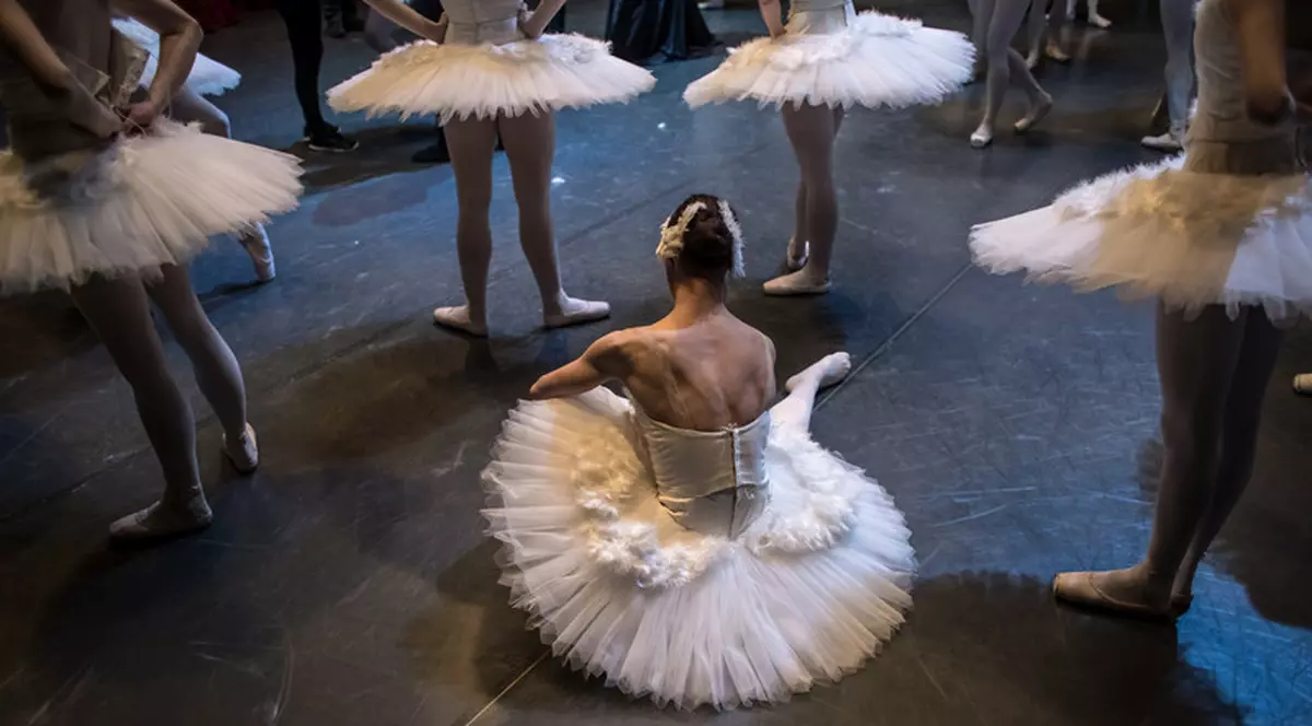 Opera de stat din Viena ia măsuri după ce elevii academiei de balet au fost sfătuiţi să fumeze pentru a rămâne slabi