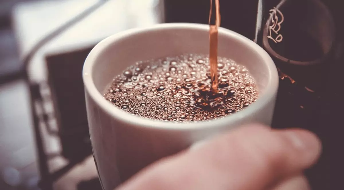 Cum cureți corect o cafetieră  (PUBLICITATE)
