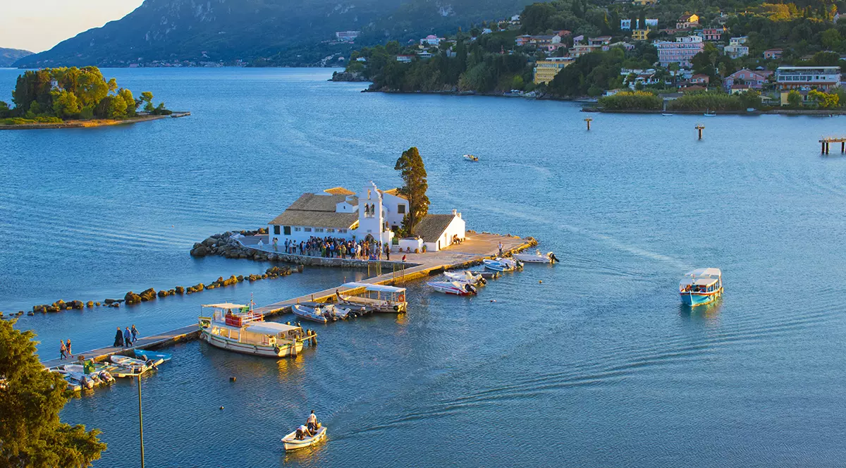 Grecia își face planuri pentru redeschiderea turismului. Cum arată calendarul anunțat de Atena