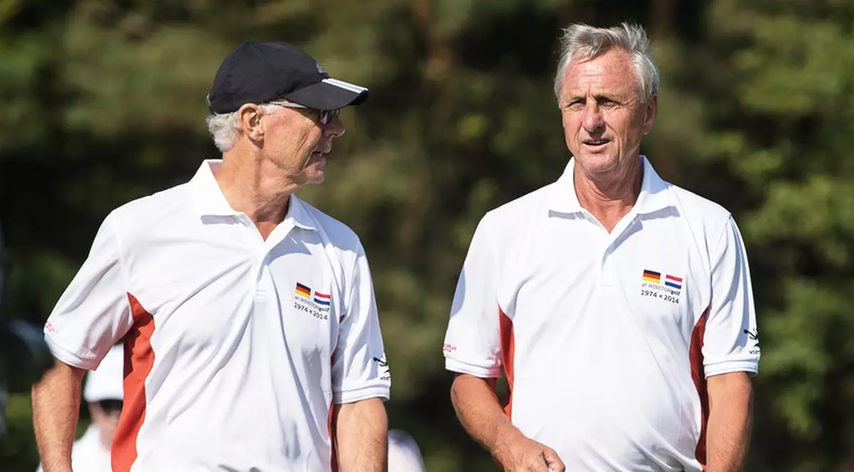 Ce a făcut soacra unui fost internațional român cu tricourile primite de la legendarii Johan Cruyff și Franz Beckenbauer