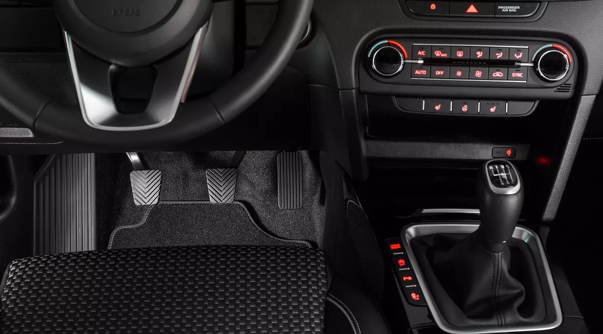 Kia lansează prima transmisie manuală inteligentă cu ambreiaj 