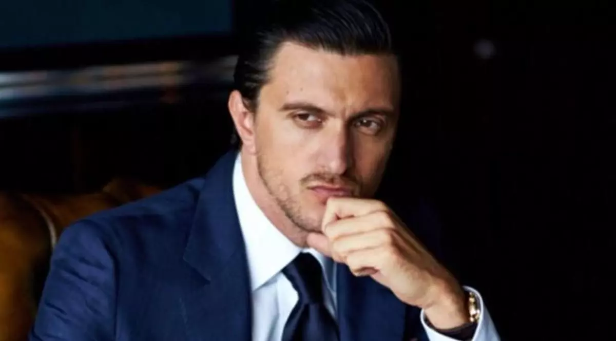 VIDEO Fugarul Dragoș Săvulescu, condamnat la 5 ani de închisoare, mesaj sfidător de pe o insulă din Italia. “Noi suntem liberi, restul… Vă așteptăm!”