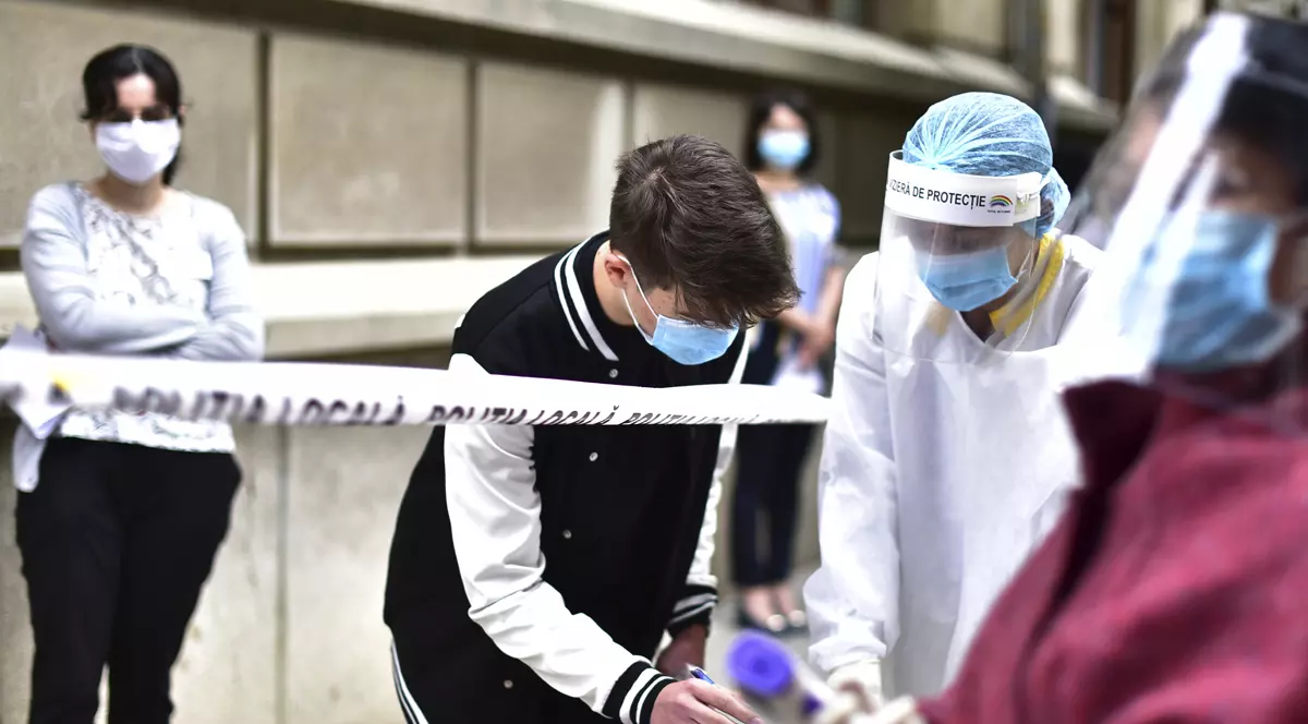 Cum explică medicii marea surpriză de la Evaluarea Națională: suntem în pandemie COVID-19 și un singur copil din 162.000 de copii a avut febră