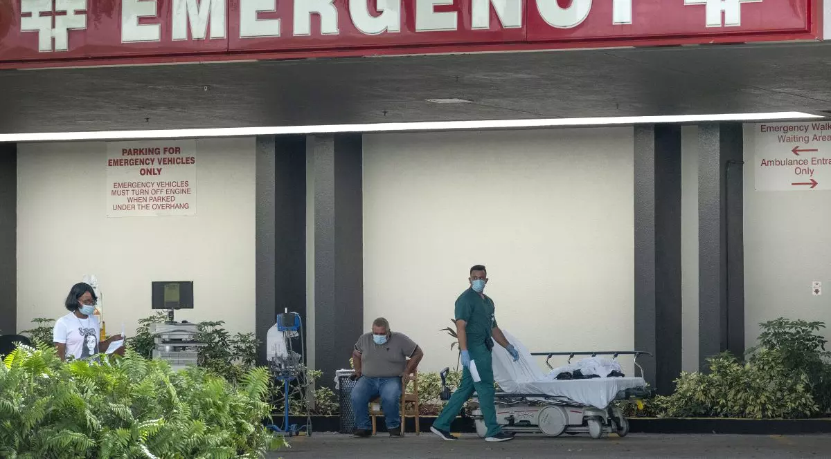 Epidemia de COVID explodează în SUA după ridicarea restricțiilor: Șapte state anunță un număr- record de spitalizări, semnal de alarmă tras de consilierii lui Trump