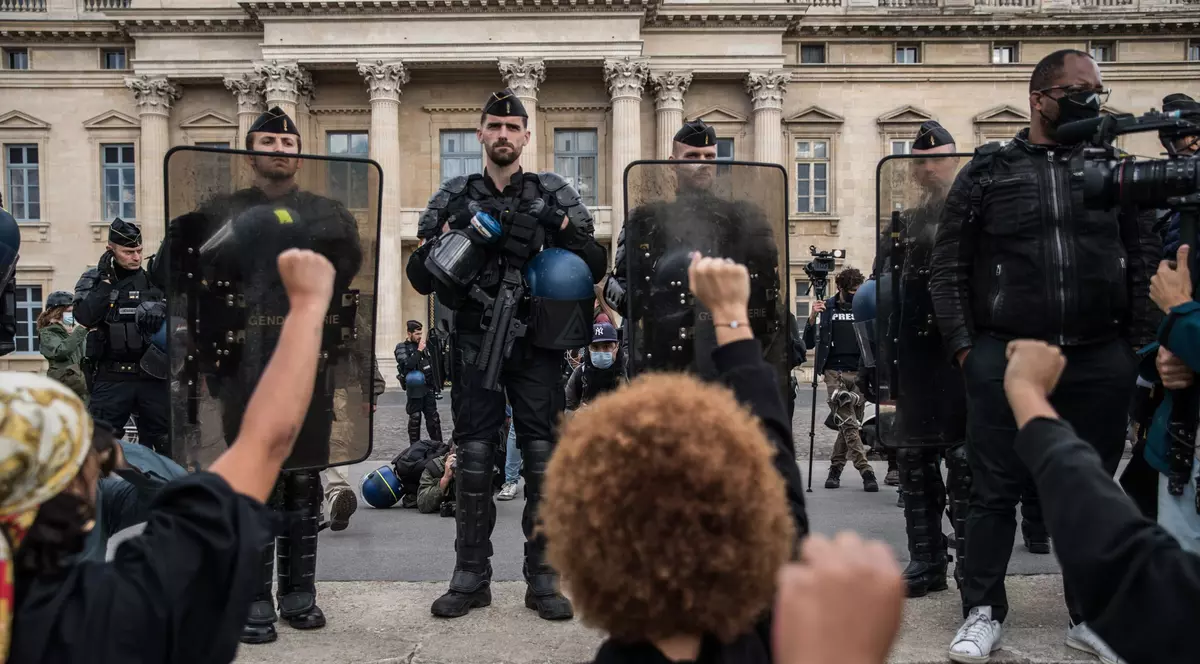 Cazul George Floyd schimbă regulile în poliția din Franța