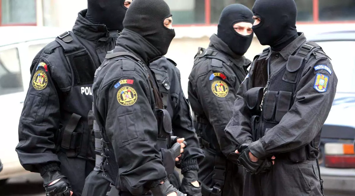 Percheziții de amploare în 10 județe din țară într-un dosar de evaziune fiscală. Agenții acționau prin firme-fantomă