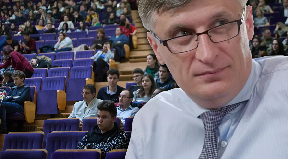 44 de studenți la Științe Politice, în cadrul UB, reacționează la declarațiile lui Cătălin Avramescu și cer decanului să clarifice poziția facultății pe tema identității de gen