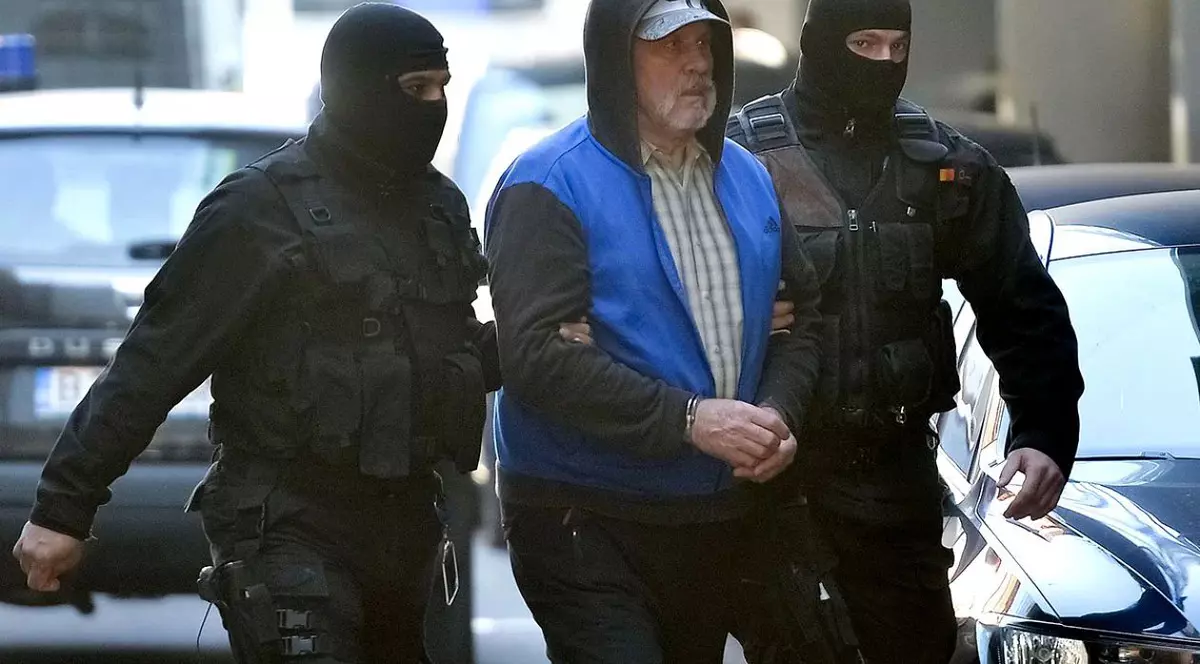 VIDEO Mașinile lui Gheorghe Dincă au fost scoase la licitație. Prețul de pornire al celor două autoturisme