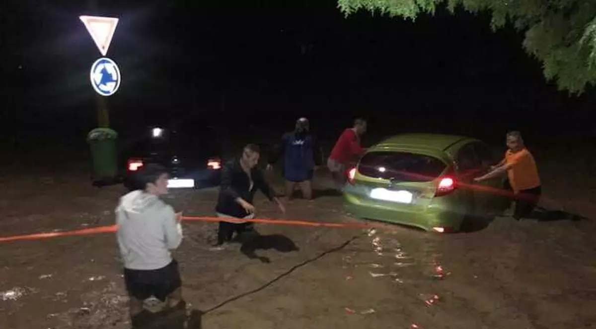 Județul Bihor a fost afectat duminică seară de furtuni puternice și viituri