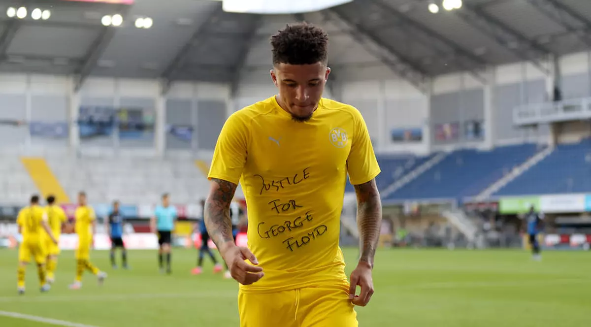 Trei fotbaliști din Bundesliga, cercetați de federația germană pentru mesajele pro-George Floyd