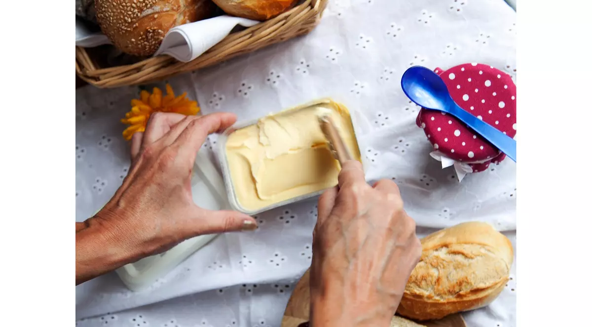 (Publicitate) Mâncatul pe timp de pandemie - 9 din 10 români au gătit în timp ce numai 2 din 10 au comandat mâncare
