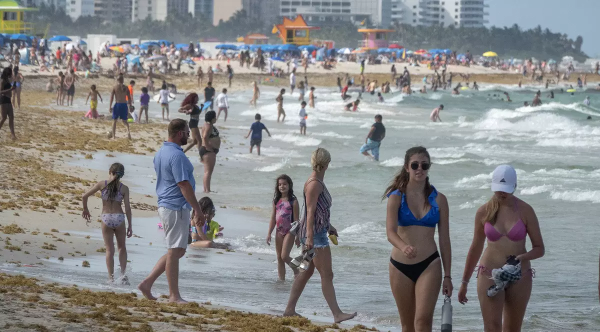Miami Beach: Amenzi de 50 de dolari pentru persoanele care nu poartă mască de protecție
