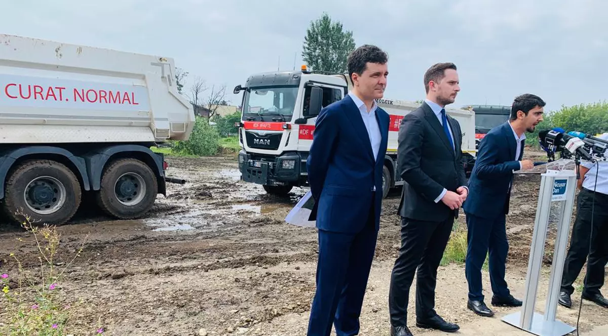 USR Sector 5, denunț penal împotriva primarilor Daniel Florea și Gabriela Firea, după ce conferința de presă a lui Nicușor Dan a fost bruiată ”printr-un comportamentul mizerabil”