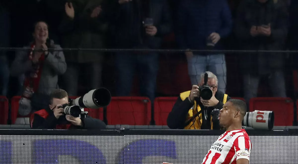 Un fotbalist a fost exclus din lot, pe motiv de Covid-19, după ce a participat la un protest antirasism