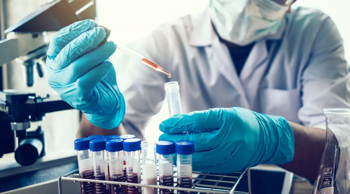 Biomarkerii din sângele bolnavilor de COVID-19 ar putea arăta cine e predispus să devină un caz critic