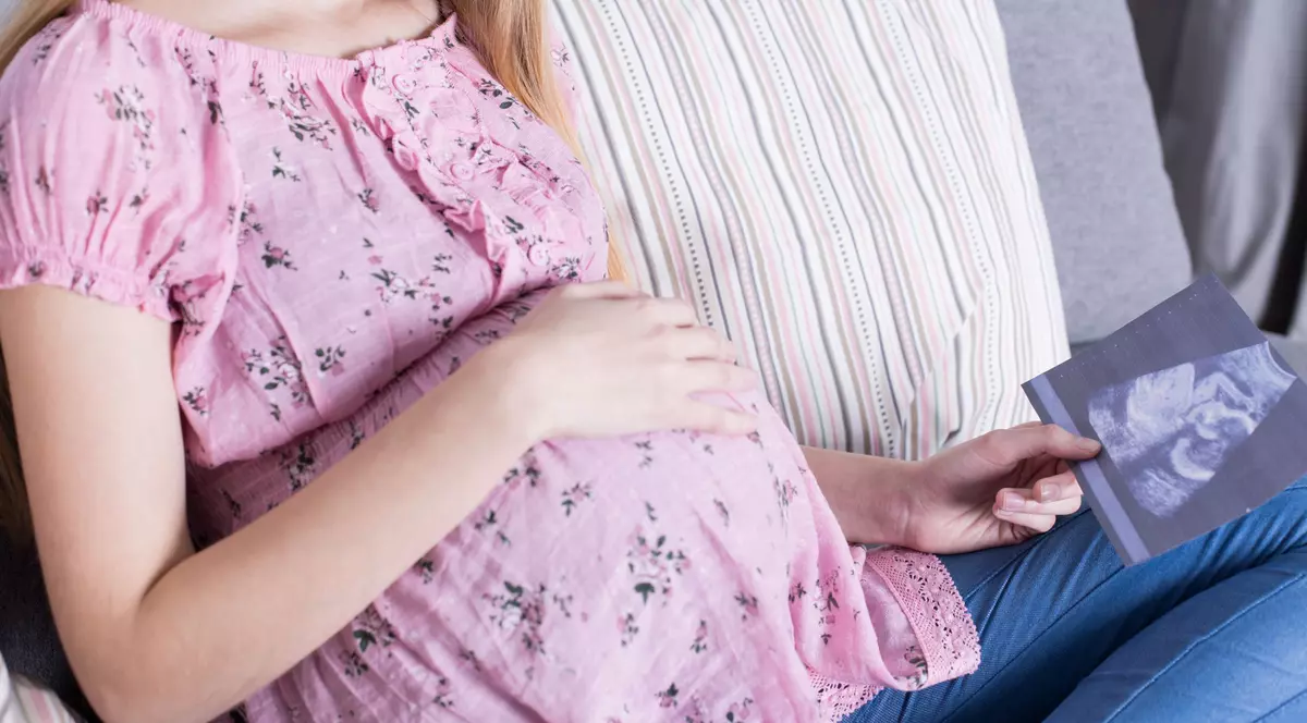 Spania oferă tratament de fertilizare în vitro gratuit pentru femeile singure și cele din comunitatea LGBT