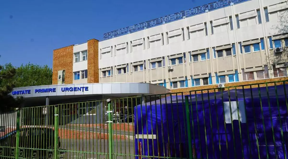 Mai mulți muncitori pakistanezi cu coronavirus au făcut scandal în Spitalul Județean Brăila. Managerul: „Nu le place mâncarea”