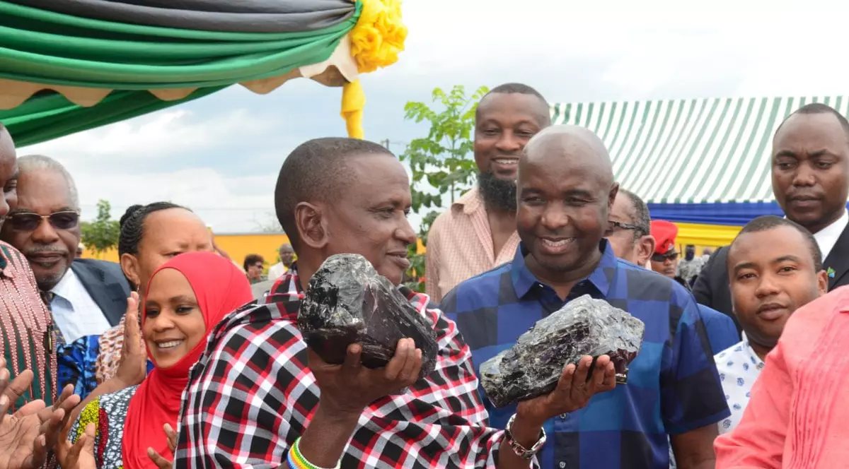 Un miner din Tanzania a devenit milionar peste noapte după descoperirea unor pietre foarte prețioase
