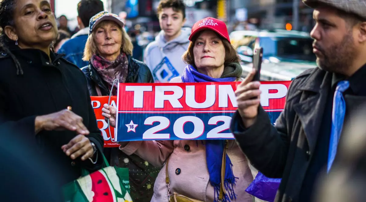 Șase membri ai campaniei lui Trump au fost testați pozitiv cu COVID, înainte de un miting electoral cu 10.000 de oameni