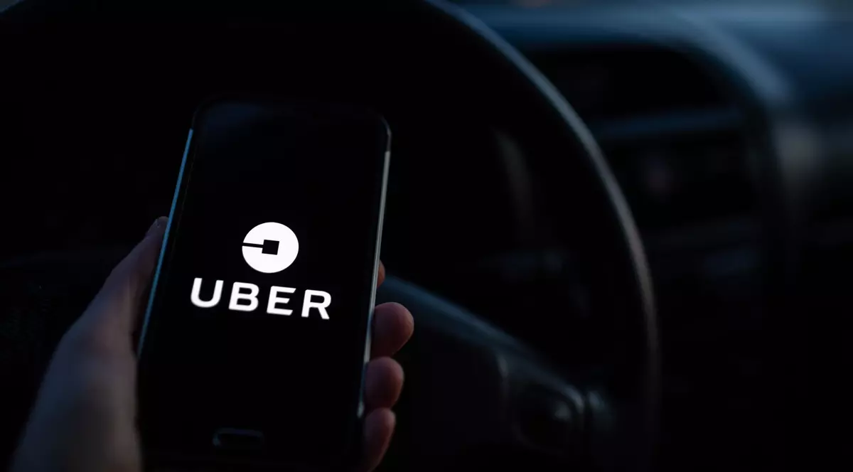 Pasagerii Uber, puși să-şi facă un selfie pentru a dovedi că poartă mască dacă vor să folosească aplicația
