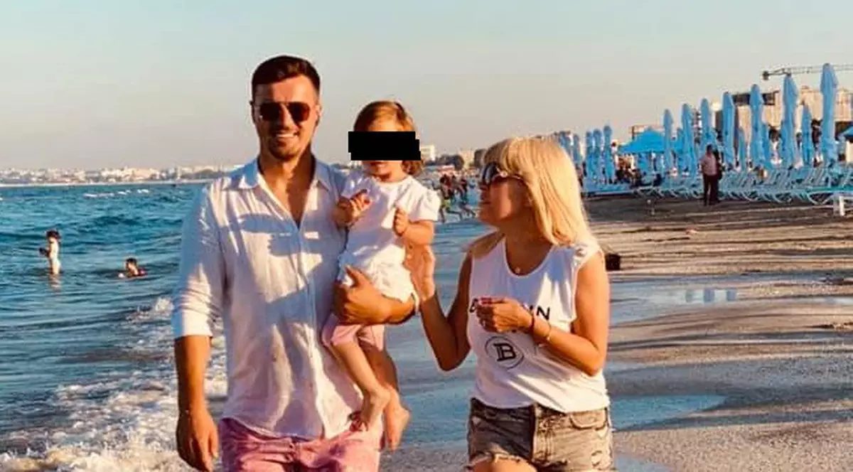 Elena Udrea, suprinsă la malul mării cu fetiţa şi iubitul
