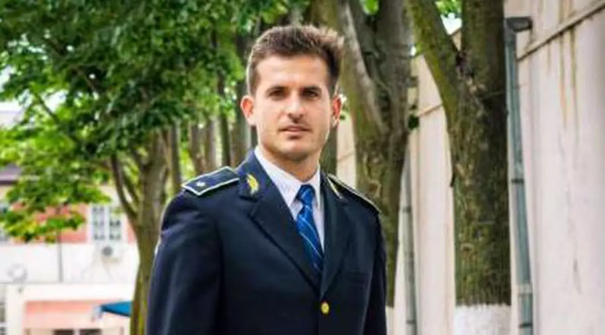 Salvatorul fetiţei de un an şi şase luni căzute în Dunăre este ofiţer la Penitenciarul Brăila. El se afla în timpul liber
