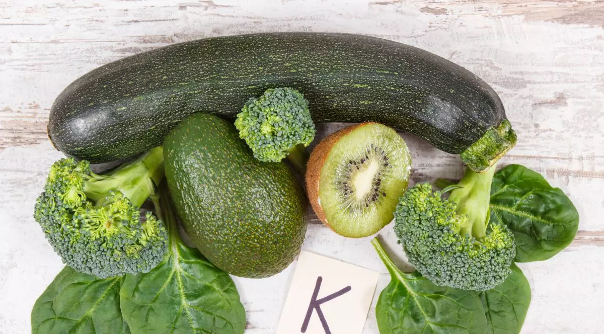 Ce este vitamina K, conținută în spanac, broccoli și ouă și de ce ar putea ajuta împotriva coronavirusului